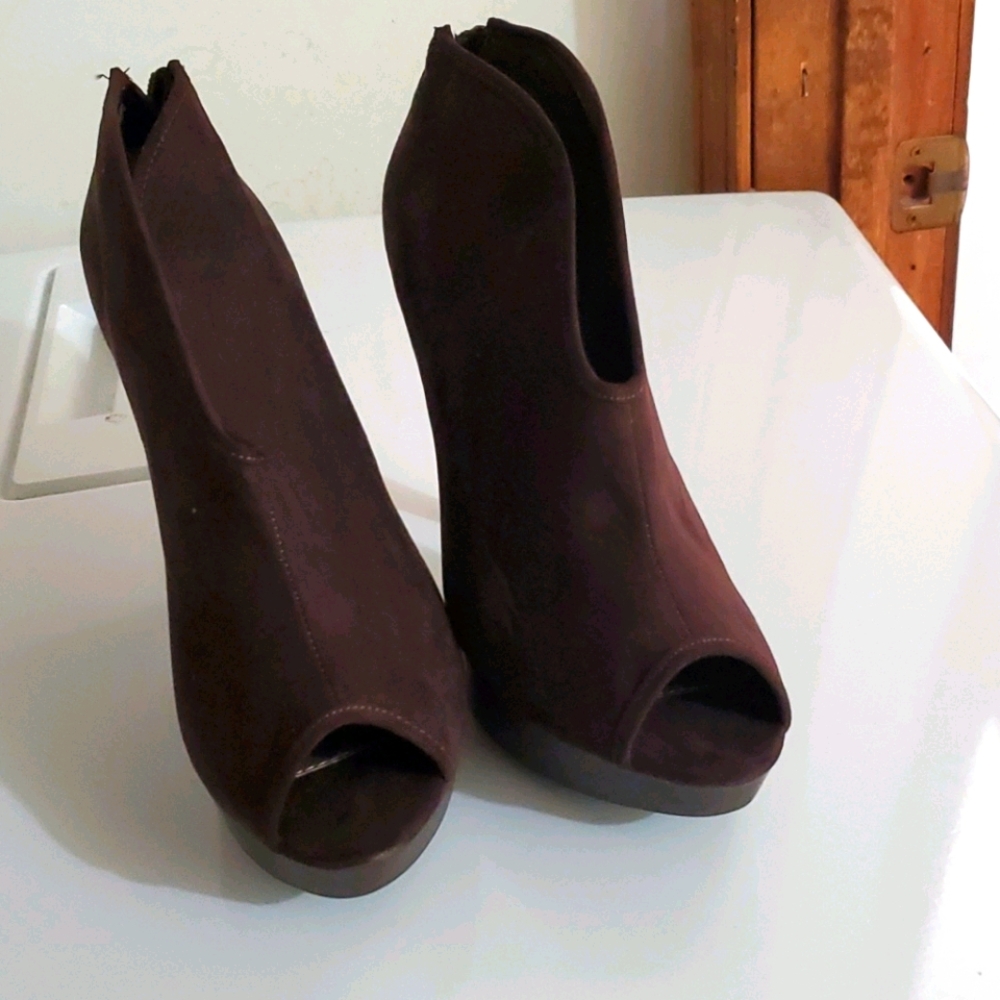 Slip on suede ankle bootie